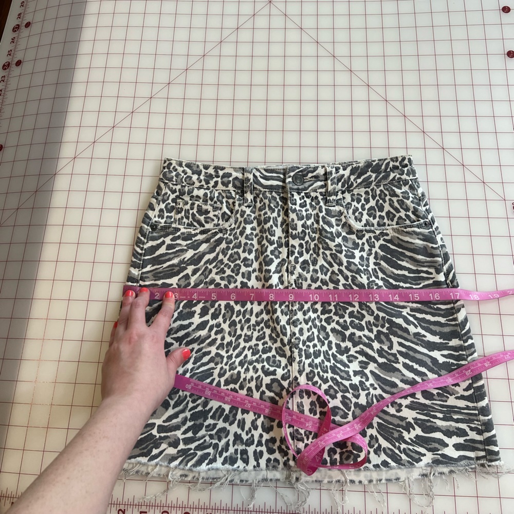 Current/Elliot size 26 cream and gray cheetah animal print denim mini skirt - Picture 7 of 11
